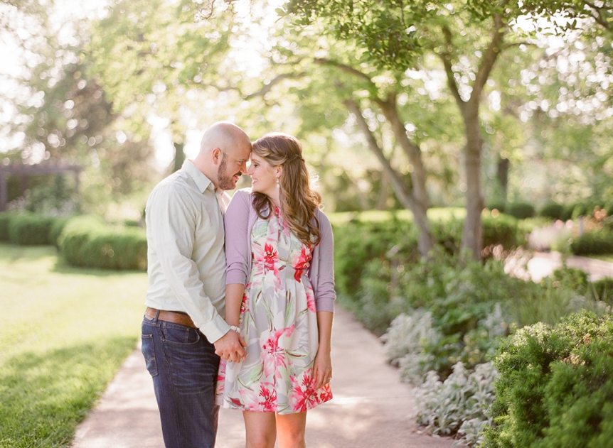 engagement pictures at ault park, leah barry photography, film photographer in cincinnati_0080.jpg