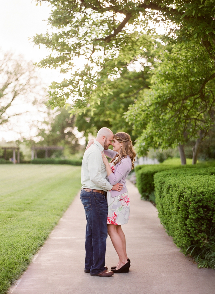 engagement pictures at ault park, leah barry photography, film photographer in cincinnati_0081.jpg