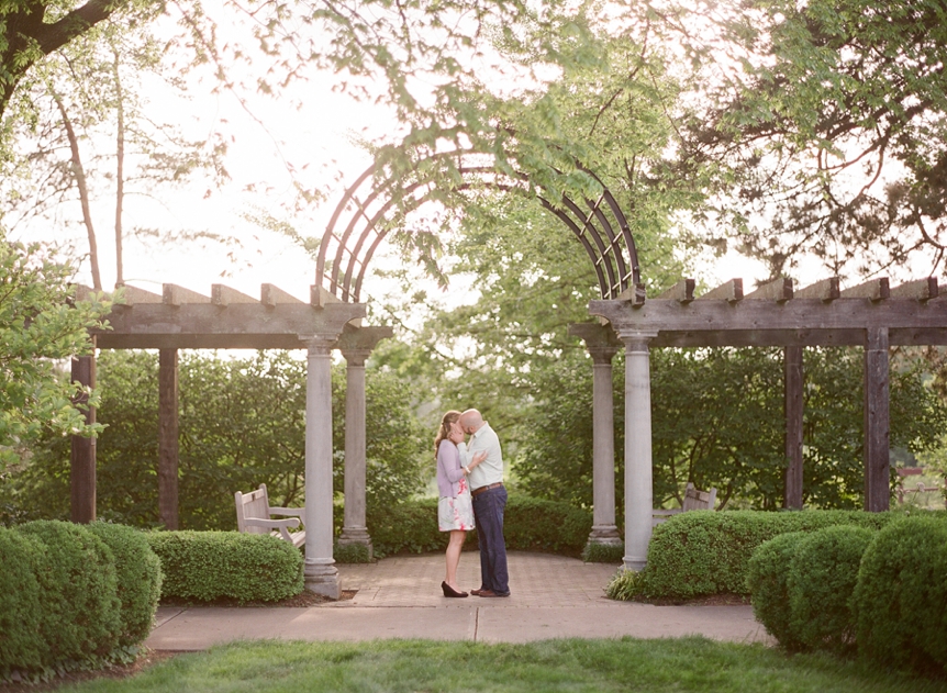 engagement pictures at ault park, leah barry photography, film photographer in cincinnati_0083.jpg